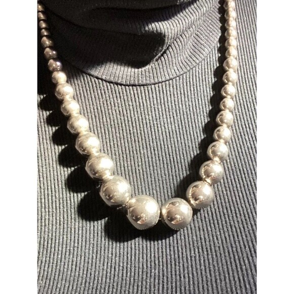 Unbranded Jewelry - Vintage Women's Silver Plated 5-13mm Beads Strung on Cable Chain 25” Necklace